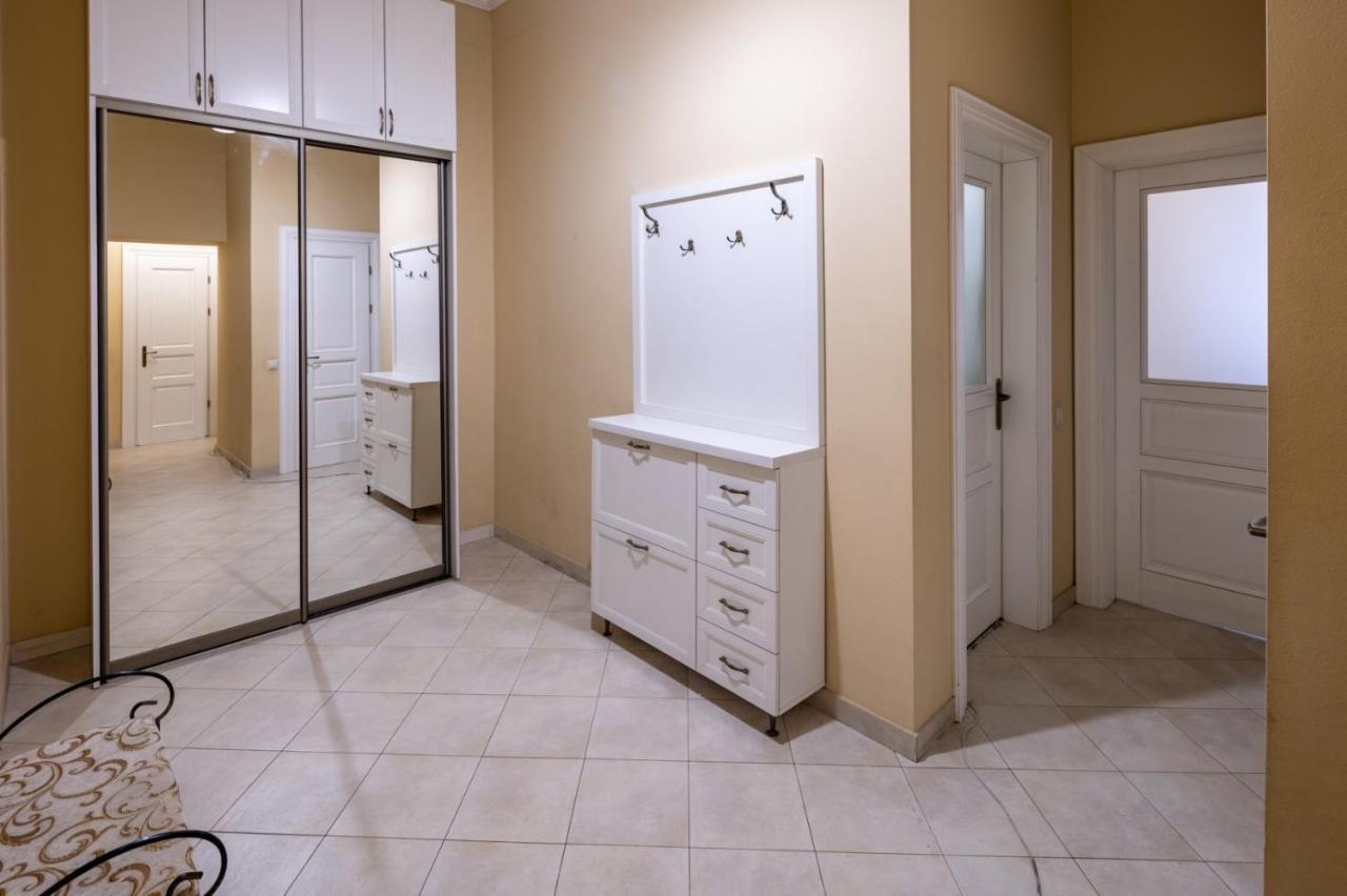 Romari Сербська 9 Apartamento Lviv Exterior foto